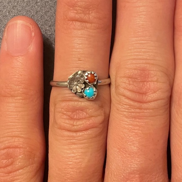 Vintage Native Turquoise and Coral Ring - Picture 2 of 4